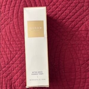 White and Gold Luxurious Skincare Toner